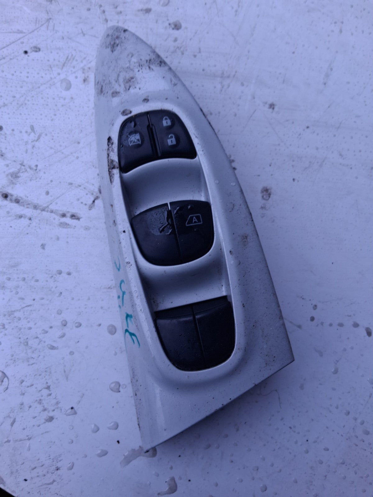 2016 NISSAN JUKE F15 FRONT RIGHT DRIVER SIDE OSF WINDOW SWITCHES 254011KK5E