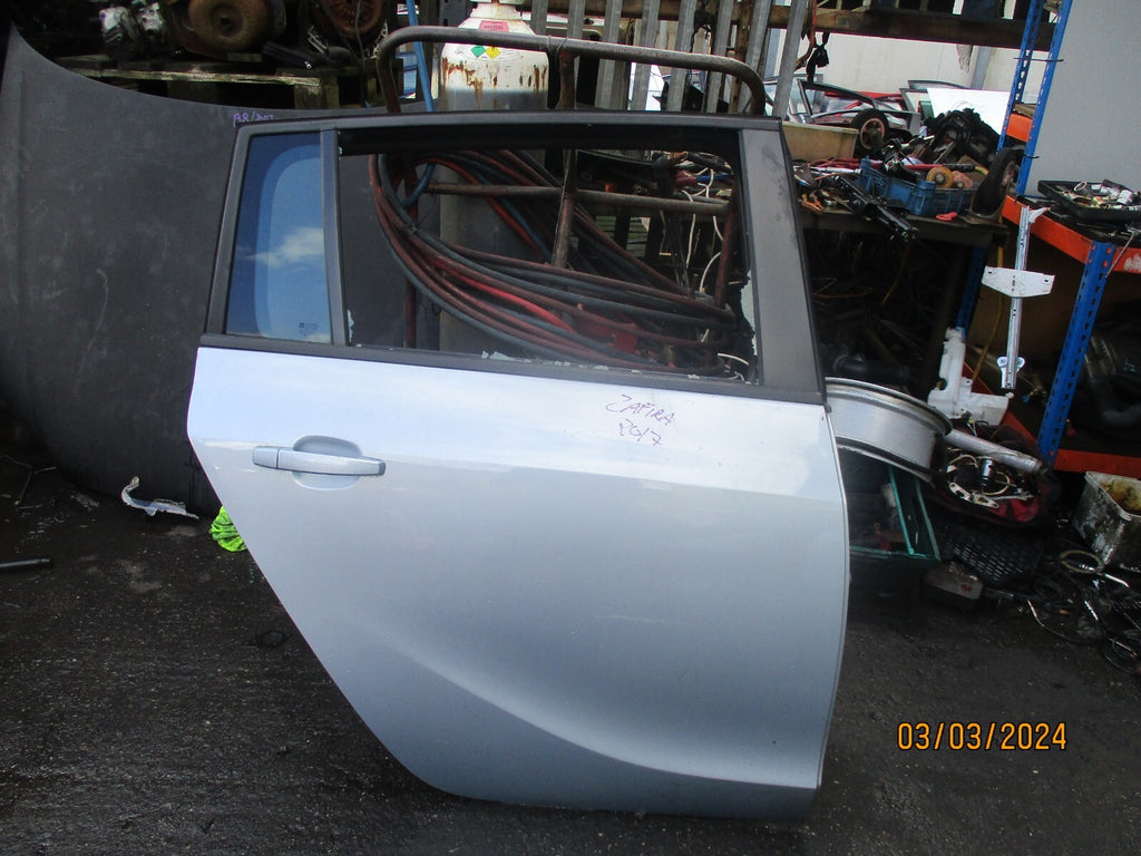 VAUXHALL ZAFIRA C 2017 OSF DRIVER SIDE FRONT DOOR BLUE SILVER