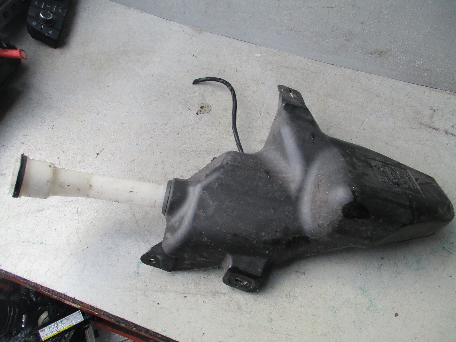 2010 VAUXHALL ASTRA J MK6 WINDSCREEN WASHER BOTTLE 13260579