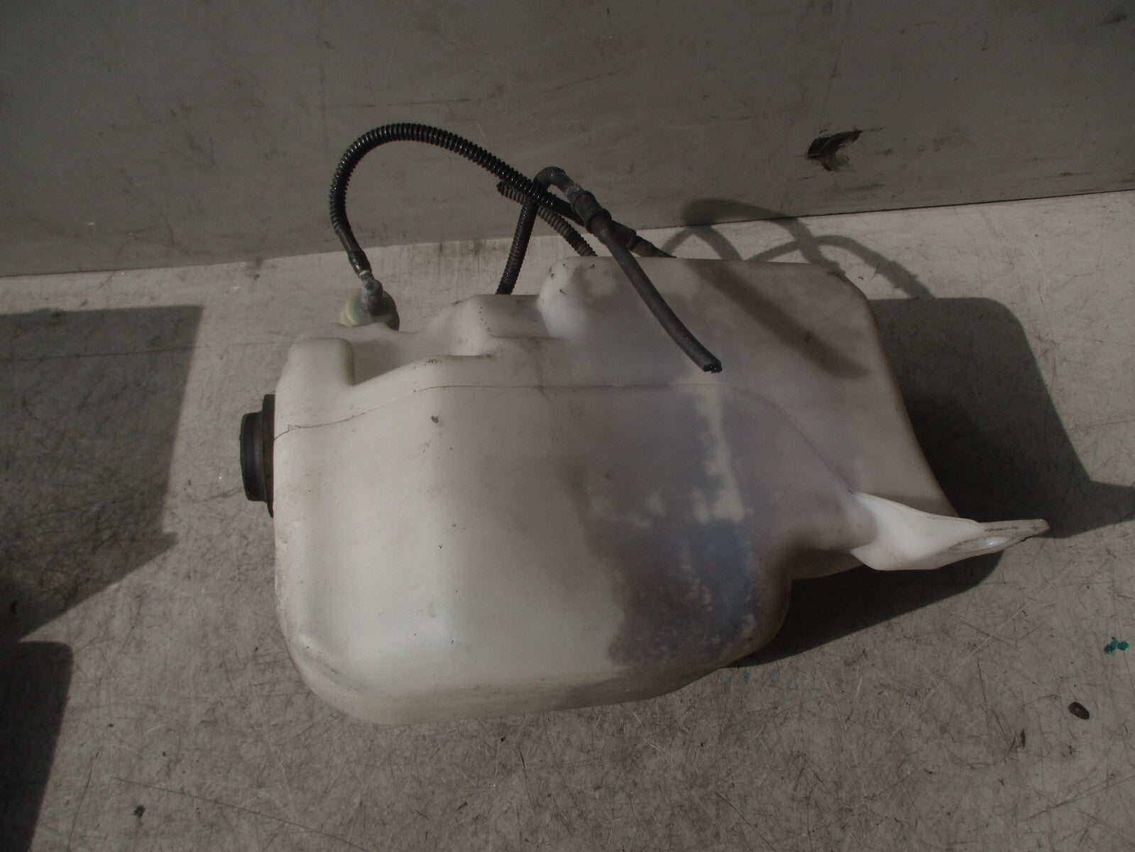 2001 VOLKSWAGEN GOLF MK4 WINDSCREEN WASHER BOTTLE TANK AND PUMP 1J0955453