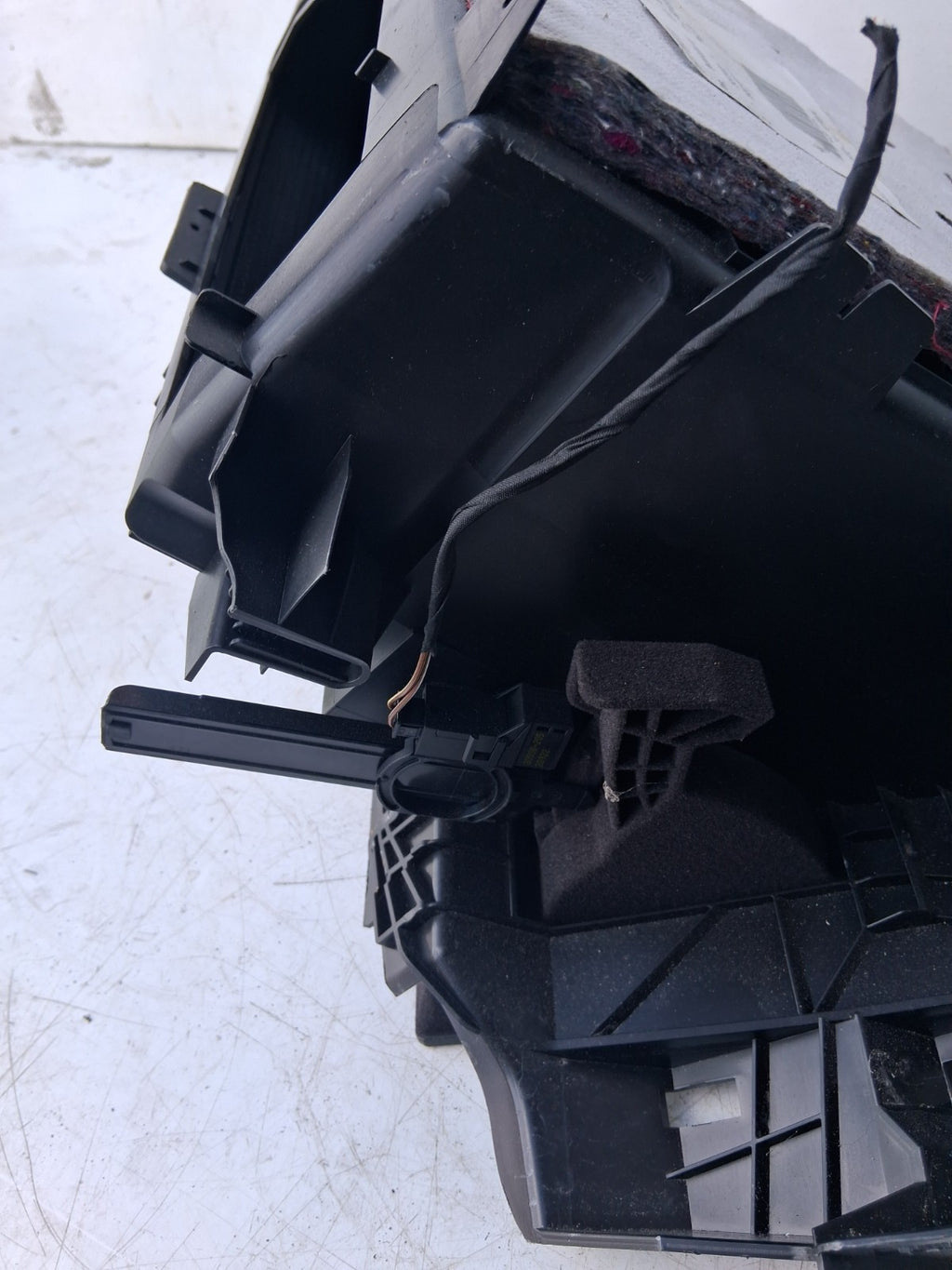 2024 BMW 2 SERIES GLOVE BOX STORAGE COMPARTMENT 7937982