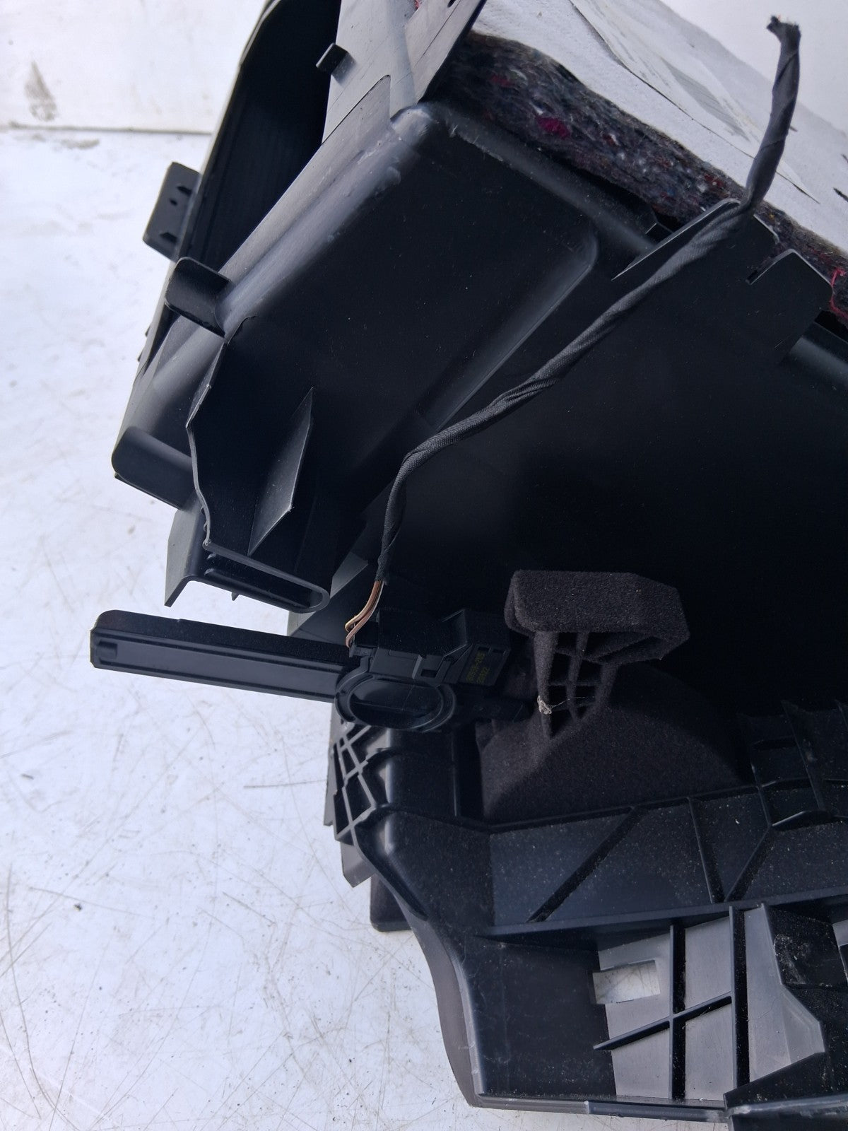 2024 BMW 2 SERIES GLOVE BOX STORAGE COMPARTMENT 7937982