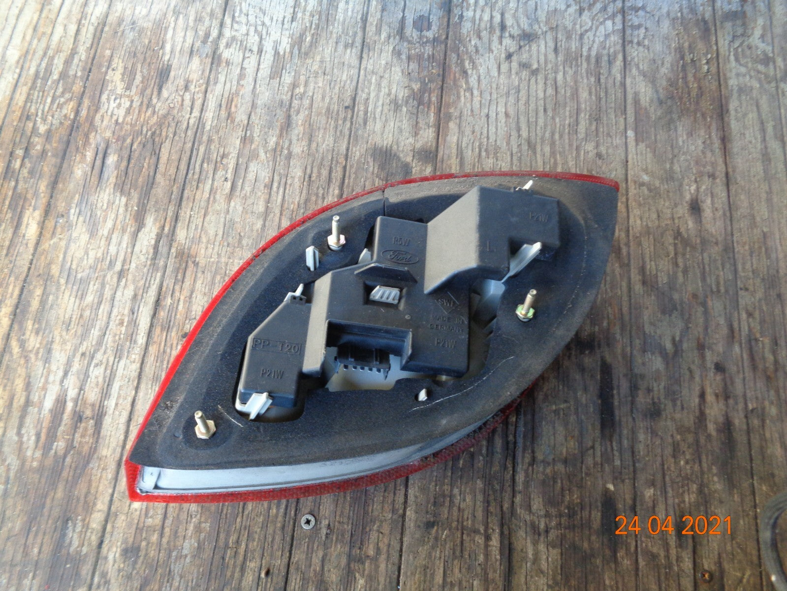 FORD KA MK1 2001 NSR PASSENGER SIDE REAR BRAKE TAIL LIGHT CUSTER ASSEMBLY