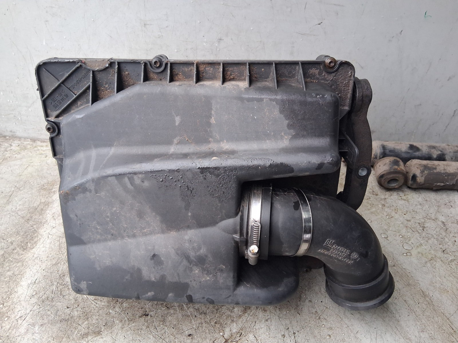 2006 VAUXHALL ASTRA H AIR FILTER HOUSING BOX 24437915