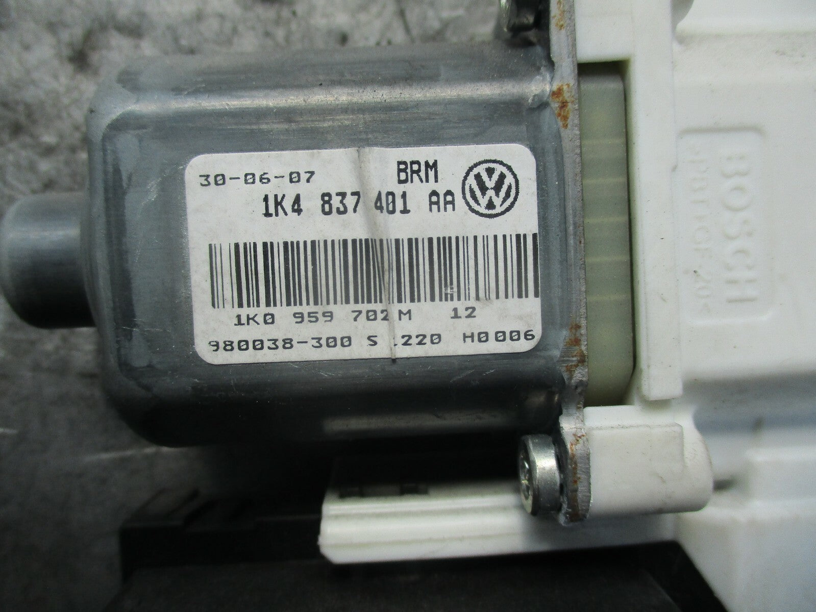VW VOLKSWAGEN GOLF MK5 NSF NEAR PASSENGER SIDE FRONT WINDOW MOTOR 1K4837401AA