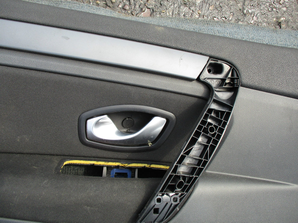 RENAULT LAGUNA MK3 2008 NSF PASSENGER SIDE FRONT PLASTIC DOOR CARD PANEL