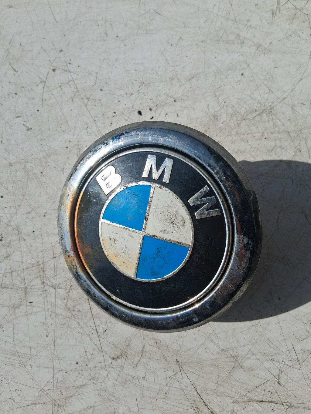 2022 BMW 2 SERIES F44 TAILGATE RELEASE HANDLE EMBLEM 7248535
