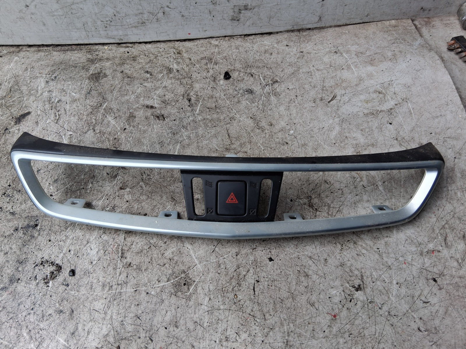 2020 NISSAN QASHQAI J11 MK2 FACELIFT HAZARD SWITCH TRIM PANEL COVER