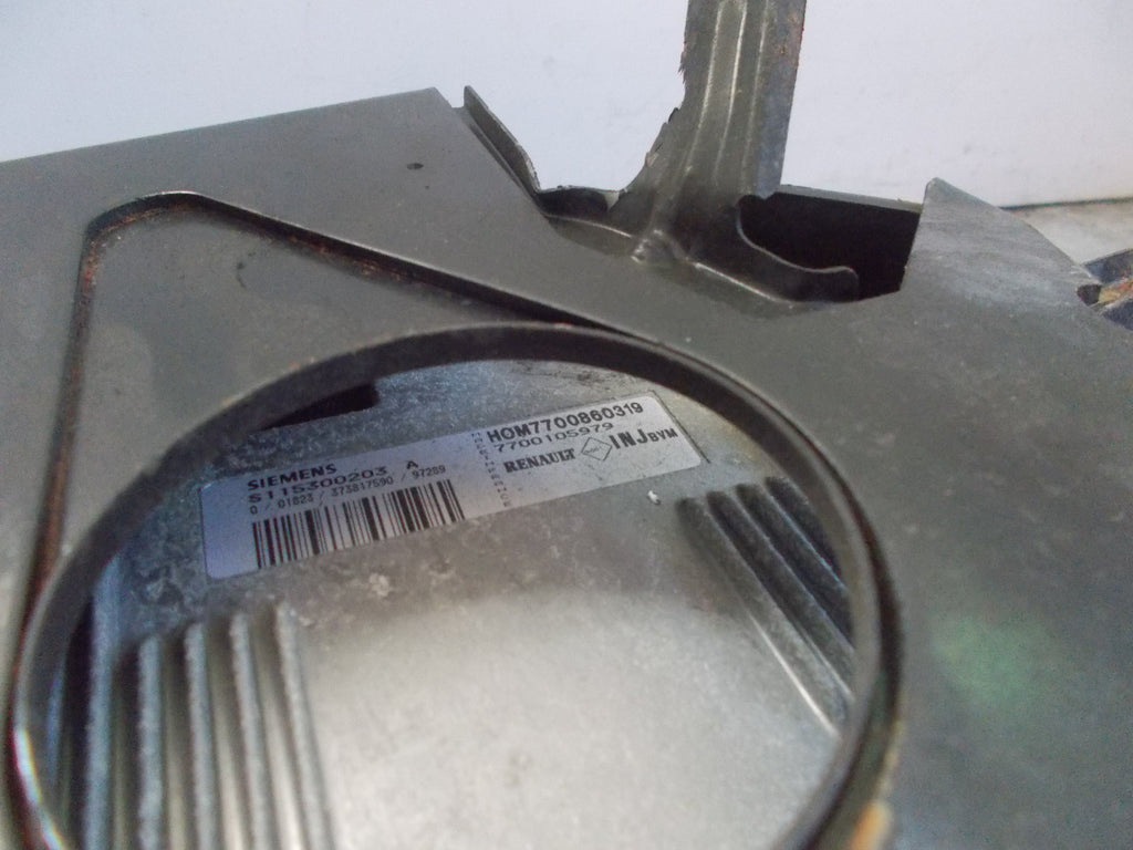 RENAULT MEGANE ECU ENGINE COMPUTER 7700105979/ S115300203
