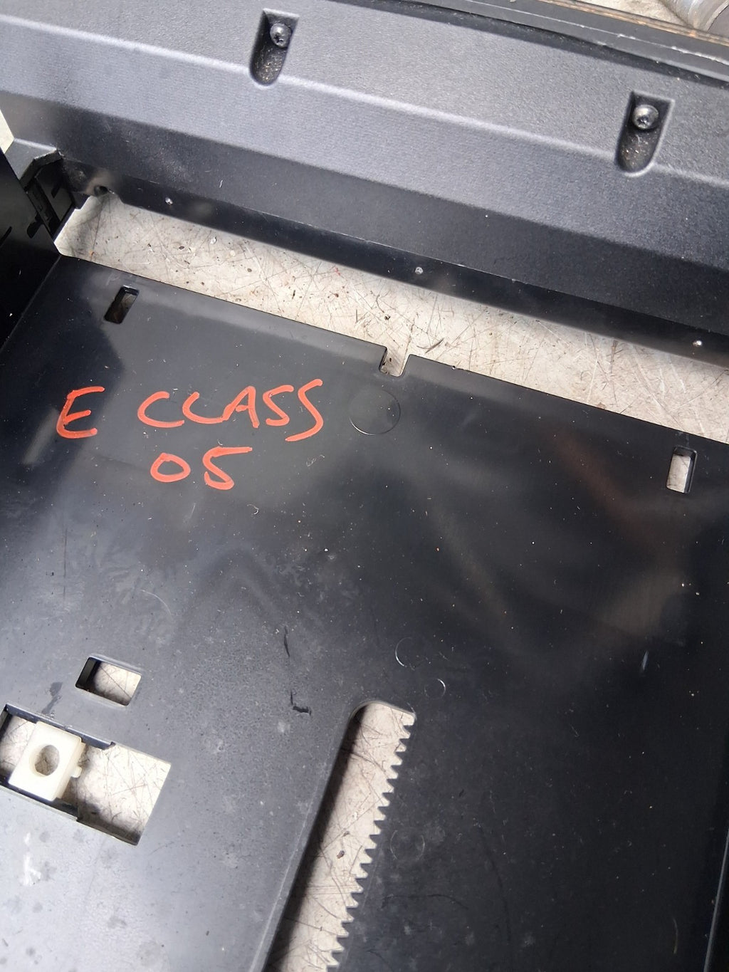 2005 MERCEDES E CLASS HAZARD WARNING LIGHT SWITCH PANEL TRAY