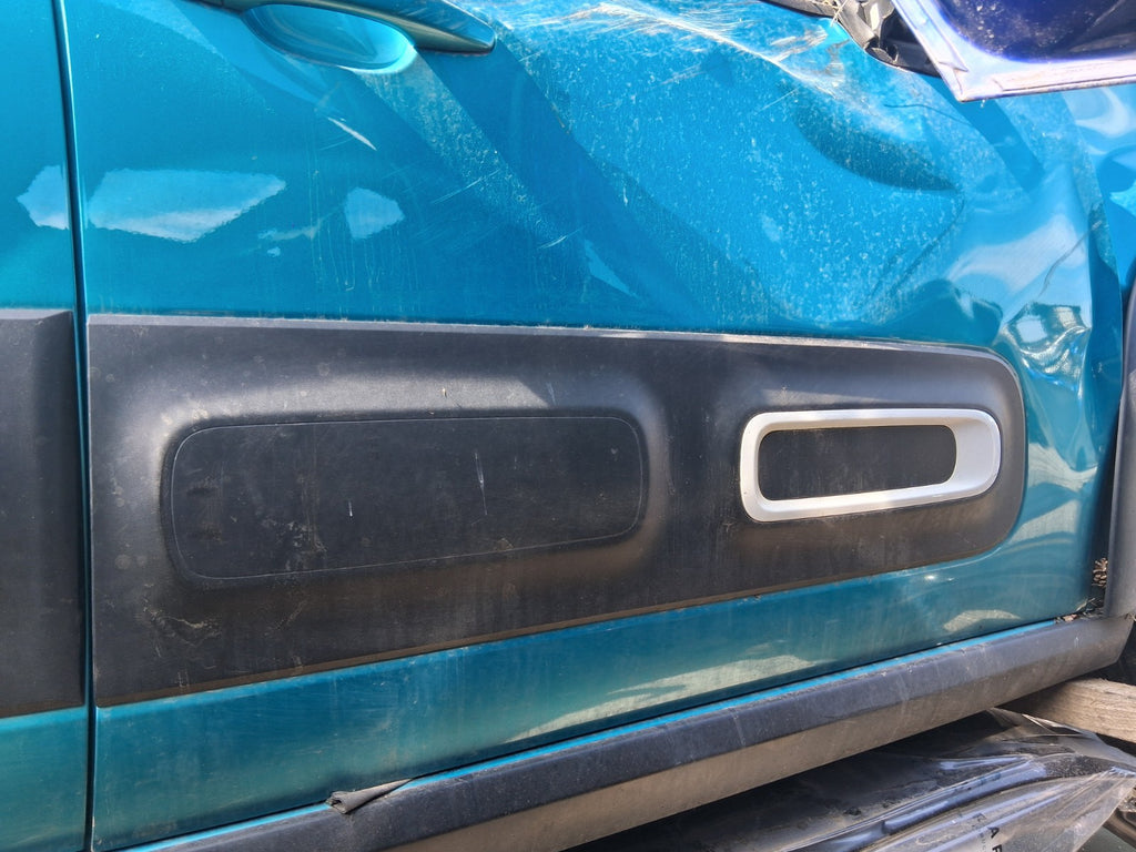 2023 CITREOEN C3 MK3 OSF DRIVER SIDE FRONT DOOR LOWER MOULDING TRIM