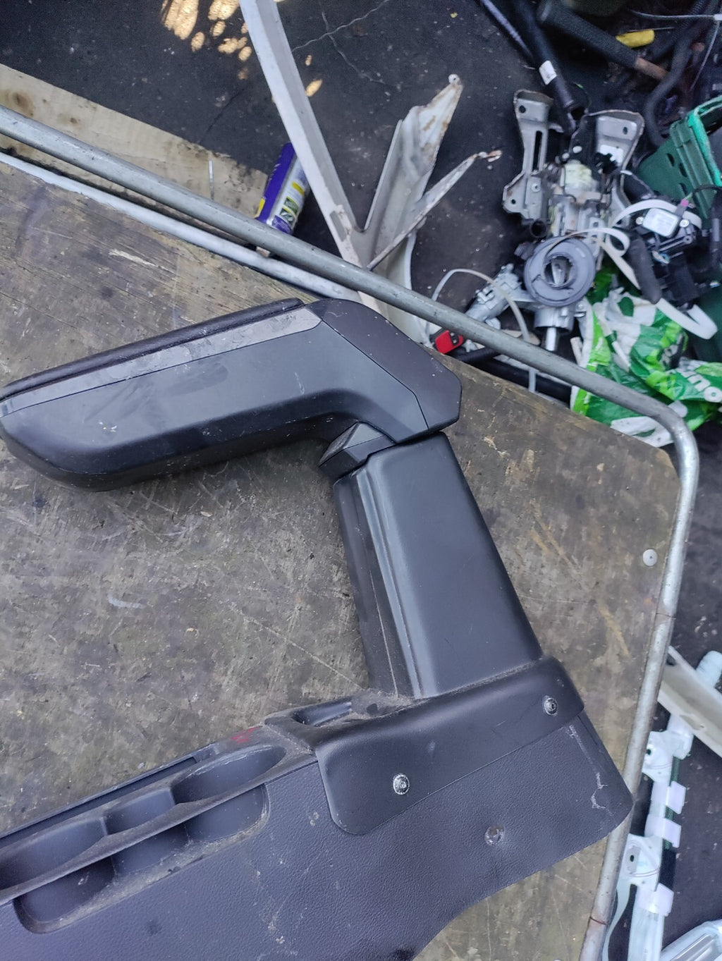 FORD KA+ PLUS 2017 CENTER CONSOLE ARM REST