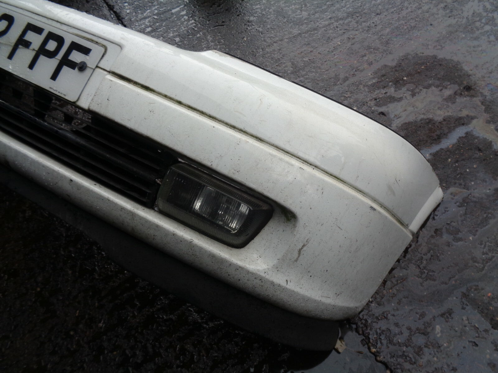 VAUXHALL ASTRA MK4 2002 FRONT BUMPER WITH FOG LAMP IN WHITE