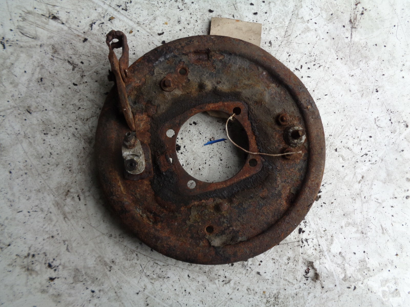 FORD PREFECT 107E 100E 1955 REAR BACK WHEEL HUB BRAKE DRUM MOUNTING PLATE
