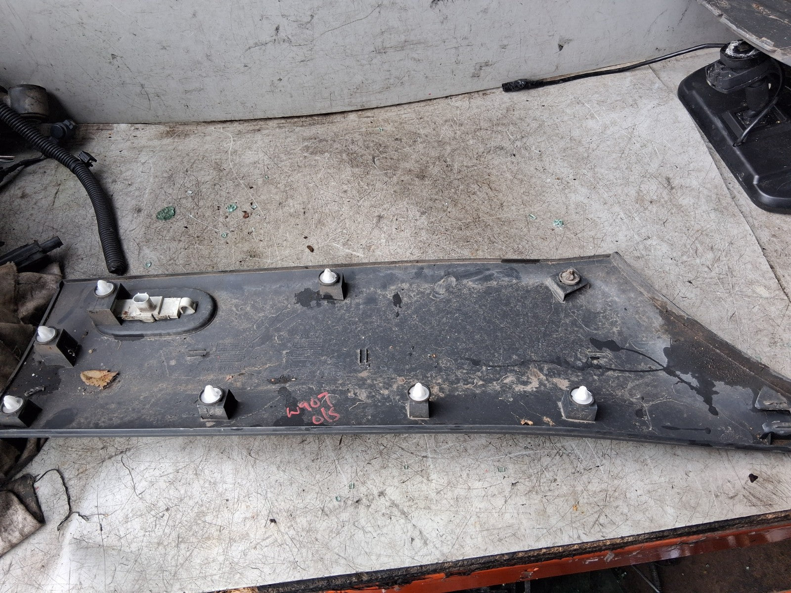 2023 MERCEDES SPRINTER OS DRIVER SIDE REAR MOULDING TRIM A9106907800