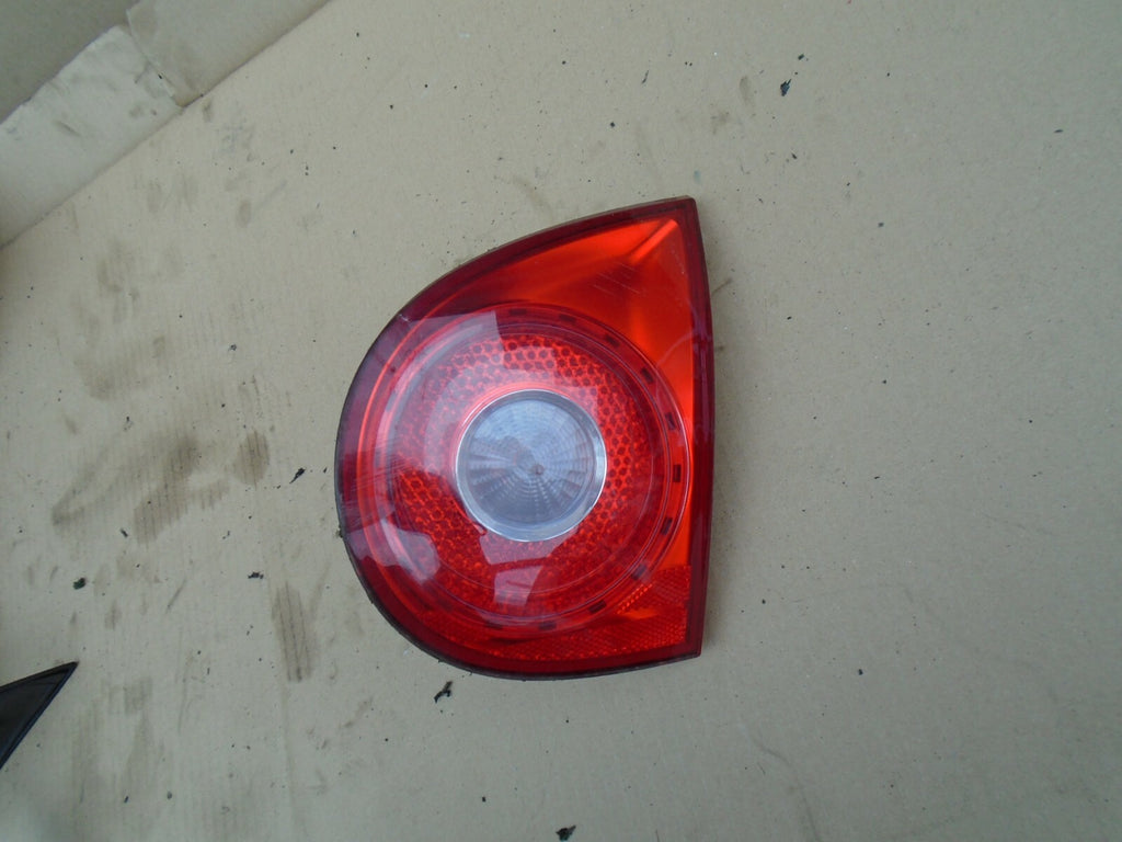 VW VOLKSWAGEN GOLF MK5 2005 OSR DRIVER SIDE REAR INNER BRAKE LIGHT 285002