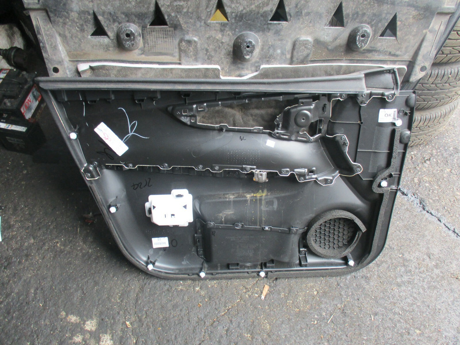 NISSAN QASHQAI J11 (MK2) OSF DRIVER SIDE FRONT DOOR CARD 809104EA1A