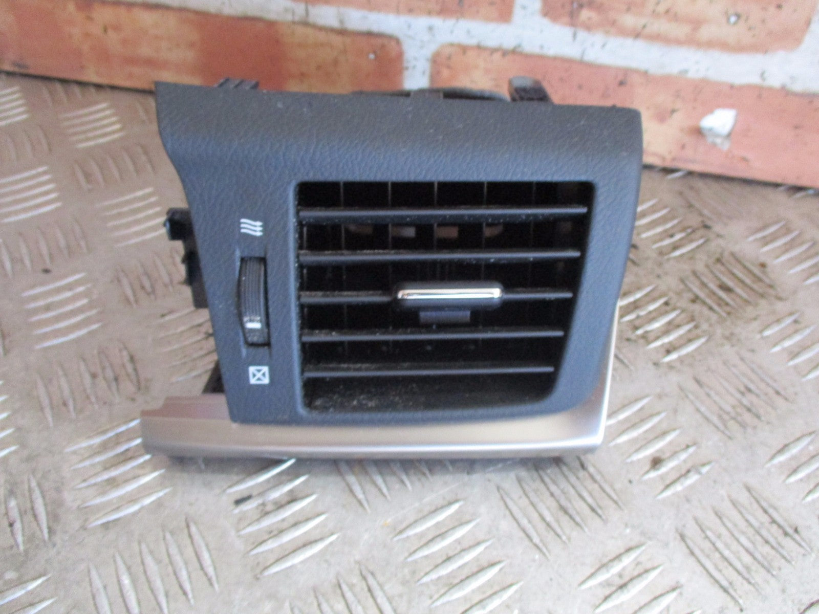 LEXUS CT200H 2014 DRIVER SIDE AIR VENT 55650 - 76020 / 50
