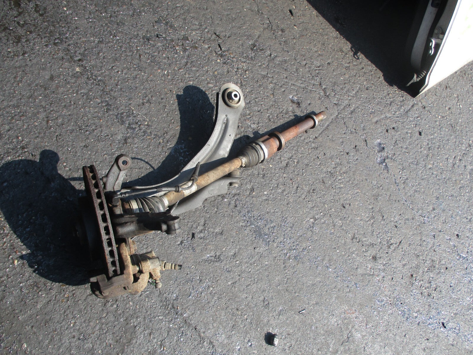 RENAULT CLIO MK4 2014 1.2 PETROL DRIVER SIDE HUB CALIPER DRIVESHAFT 391000926R