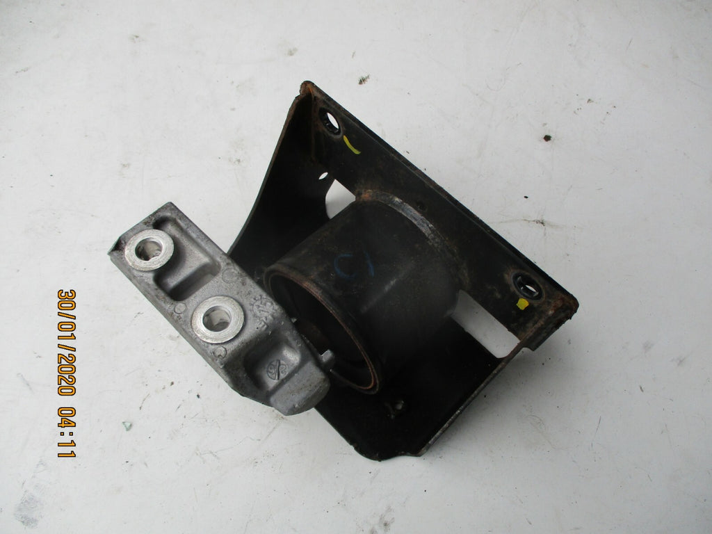 SUZUKI SWIFT MK3 2015 UPPER ENGINE MOUNT SUPPORT BRACKET ASSEMBLY