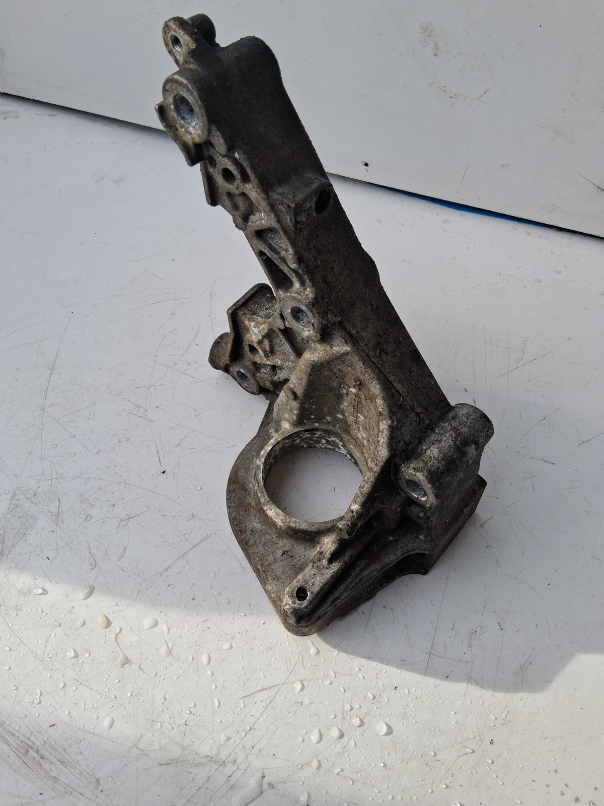 MERCEDES BENZ A CLASS GEARBOX DRIVE SHAFT MOUNT A2822232600