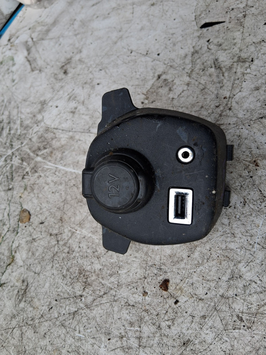 2019 PEUGEOT 108 HATCHBACK USB PORT AUX PORT