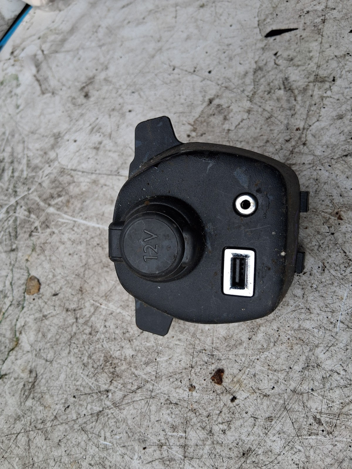 2019 PEUGEOT 108 HATCHBACK USB PORT AUX PORT
