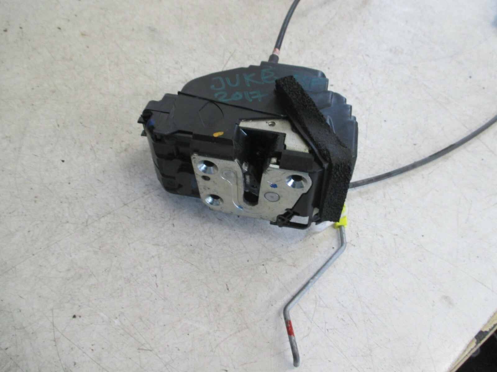 NISSAN JUKE 2017 F15 OSF FRONT DRIVER SIDE DOOR LOCK MECHANISM & INTERIOR HANDLE
