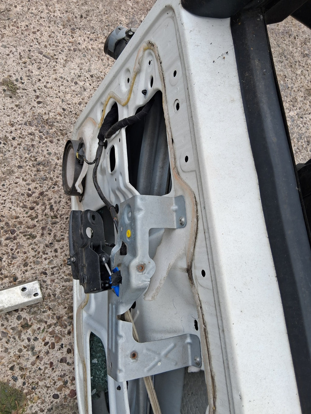 2015 PEUGEOT BIPPER OSF DRIVER SIDE FRONT RIGHT DOOR BARE WHITE WITH WING MIRROR