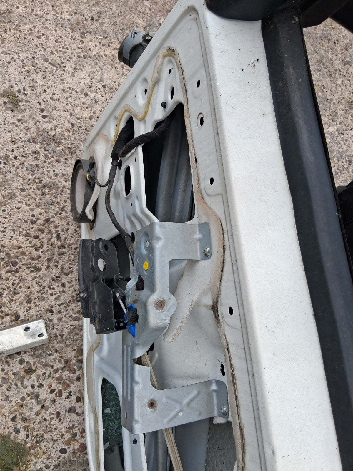 2015 PEUGEOT BIPPER OSF DRIVER SIDE FRONT RIGHT DOOR BARE WHITE WITH WING MIRROR