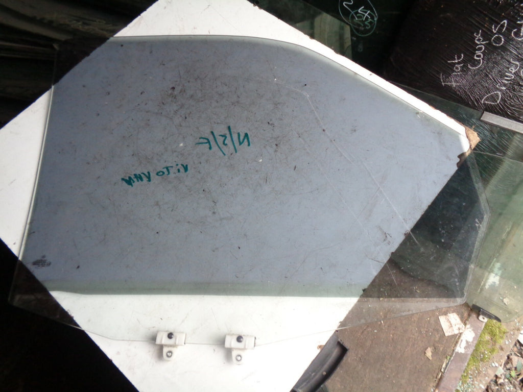 MERCEDES BENZ VITO VAN FRONT NS PASSENGER SIDE FRONT DOOR  GLASS