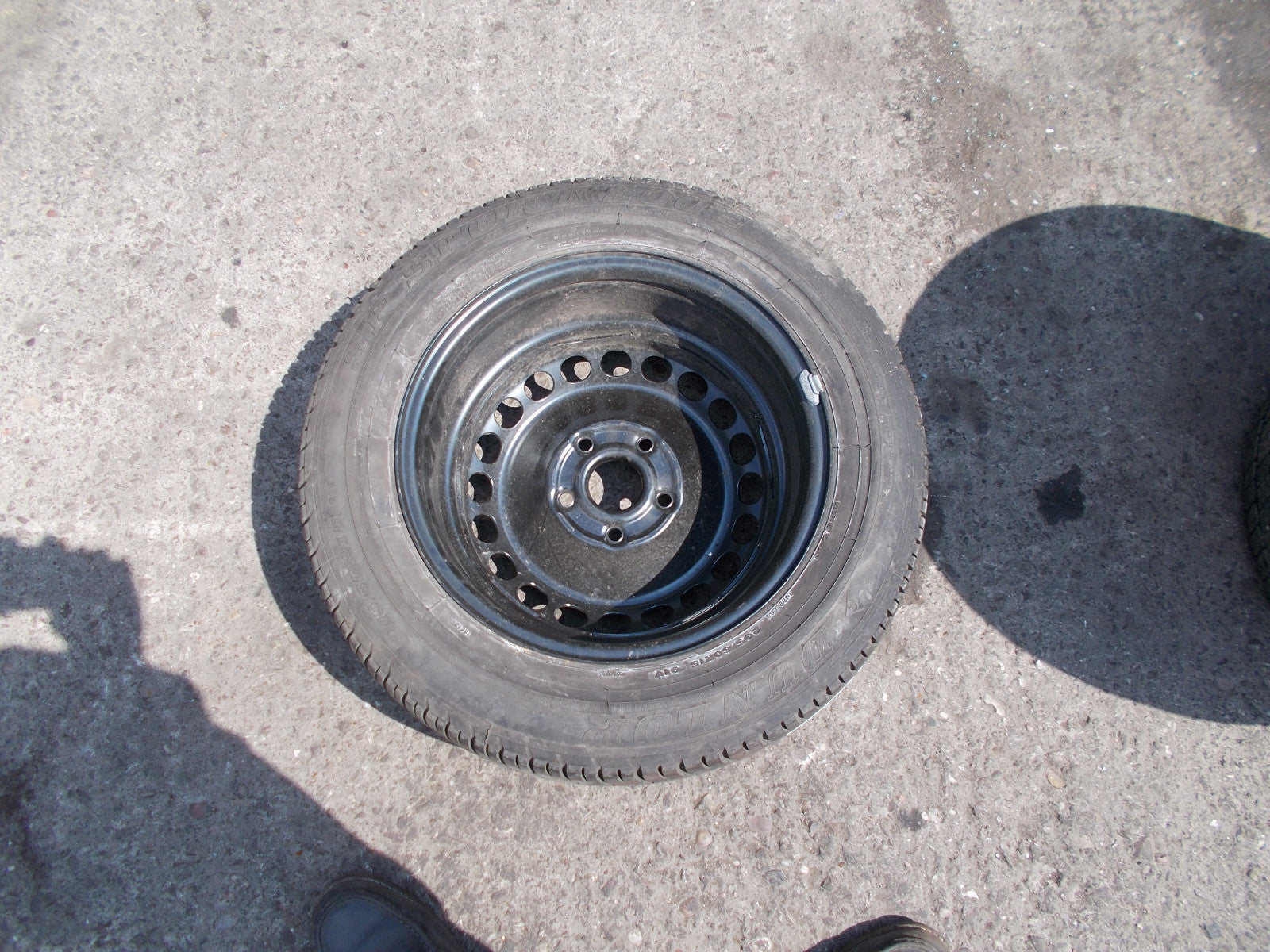 VOLKSWAGEN PASSAT DUNLOP 15 INCH 5 STUD STEEL WHEEL 205/60 R15