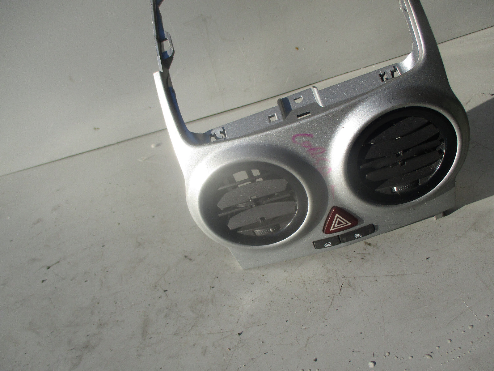 VAUXHALL CORSA D 2009 DASHBOARD AIR VENT WITH HAZARD SWITCH 13232297