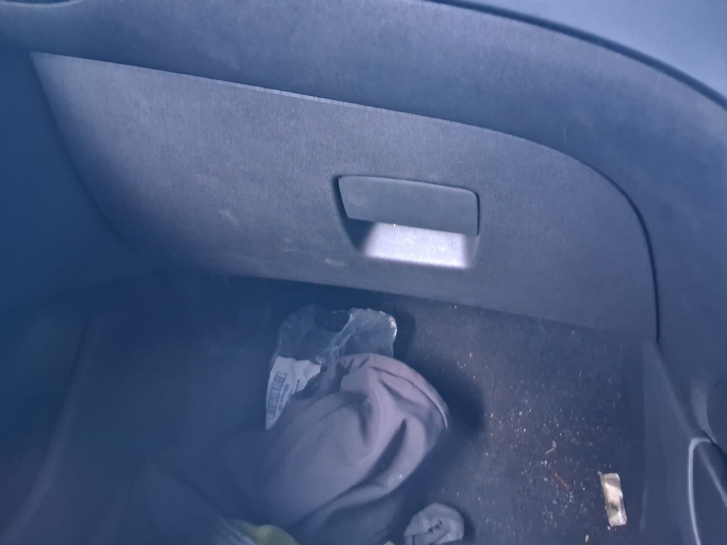 2018 VAUXHALL CORSA E CORSA VAN FRONT DASHBOARD GLOVE BOX STORAGE COMPARTMENT