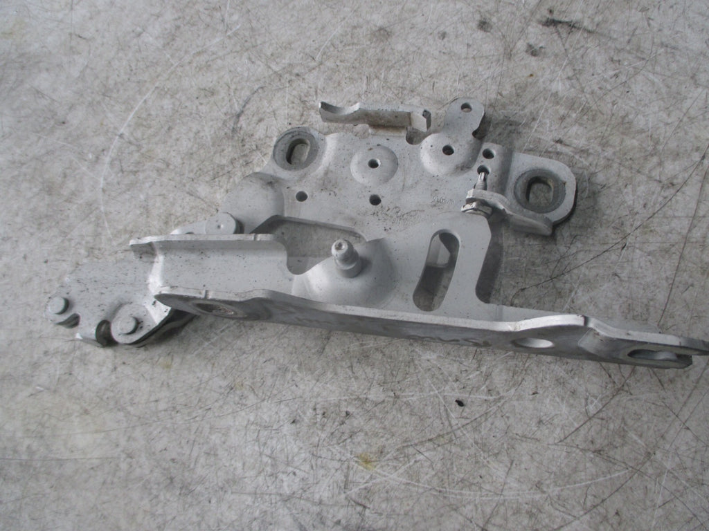 BMW 1 SERIES E88 2015 NSF PASSENGER SIDE FRONT LEFT BONNET HINGE WHITE 13989610