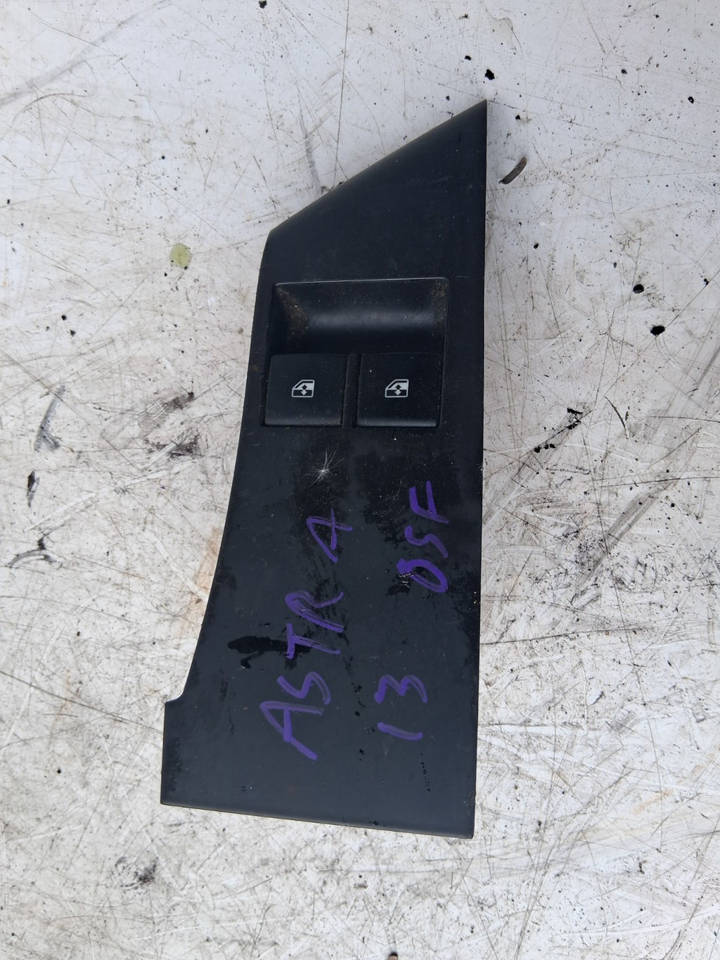 2013 VAUXHALL ASTRA J OSF DRIVER SIDE FRONT RIGHT WINDOW SWITCH 13305978