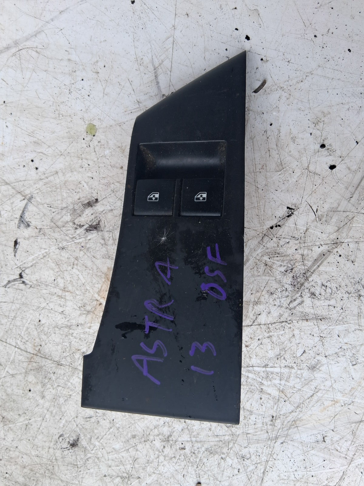 2013 VAUXHALL ASTRA J OSF DRIVER SIDE FRONT RIGHT WINDOW SWITCH 13305978