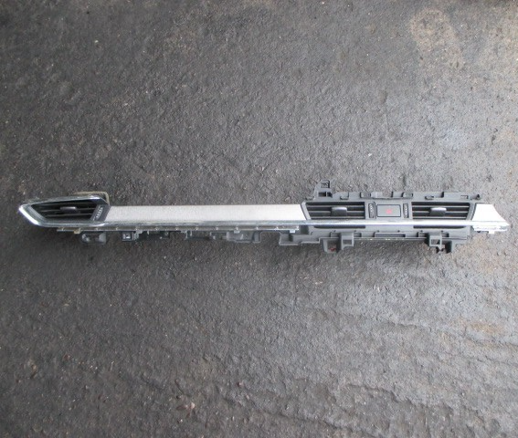 2019 MAZDA 6 MK3 DASHBOARD LEFT & CENTER AIR VENTS WITH EMERGENCY SWITCH TRIM