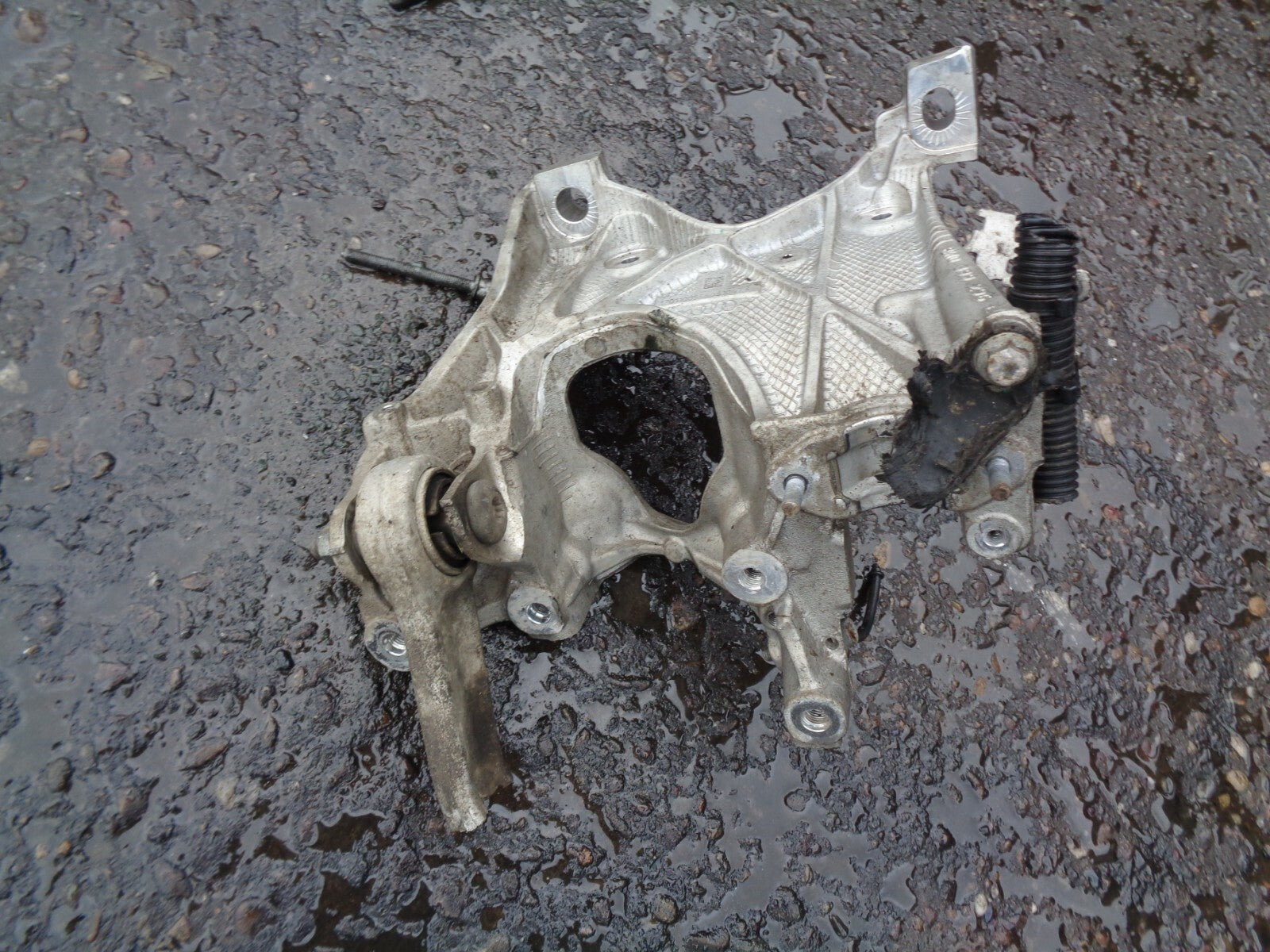 AUDI A5 8W6 2017 2.0 TDI DRIVER SIDE ENGINE SUSPENSION MOUNT 8W0399296E