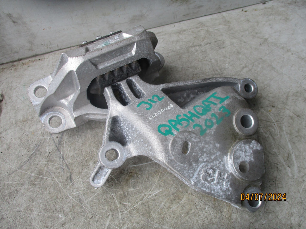 NISSAN QASHQAI J12 2023 1.3 PETROL OS DRIVER SIDE FRONT ENGINE MOUNT 112326UB0A