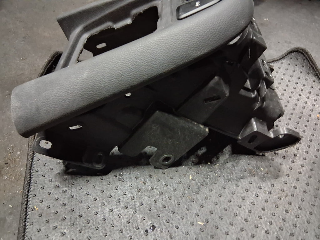 2018 VAUXHALL ZAFIRA C GEARSTICK SURROUND TRIM COVER 13454668