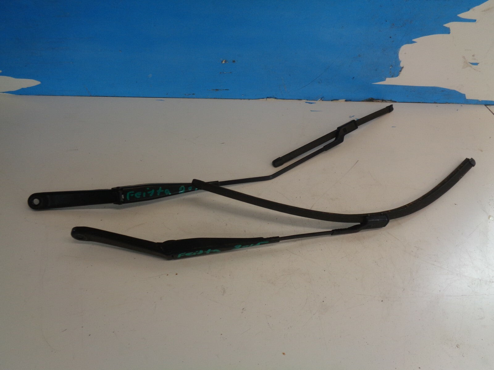FORD FIESTA MK7 2015 WIPER ARM & BLADES SET 8A6117526DE