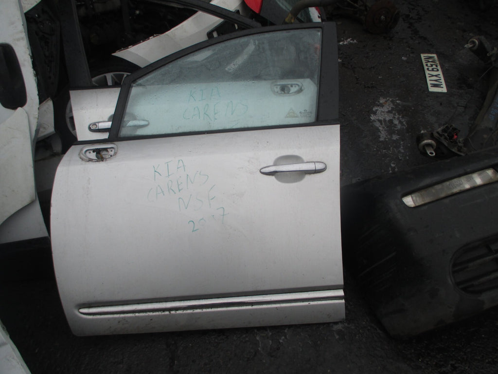 KIA CARENS MK2 2007 NSF PASSENGER SIDE FRONT DOOR SILVER