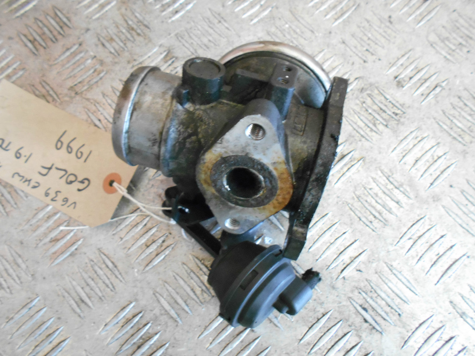 VOLKSWAGEN VW GOLF MK4 1999 1.9 TDI THROTTLE BODY 038129637 AGR