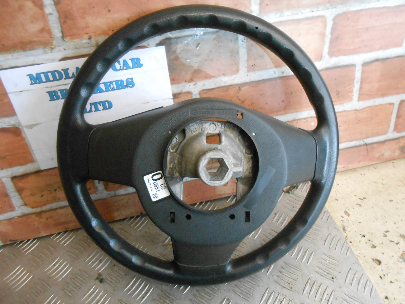 MAZDA 2 DE 2010 5 DOOR 3 SPOKE STEERING WHEEL ASSEMBLY