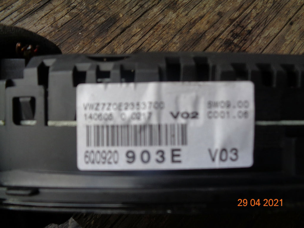 VW VOLKSWAGEN POLO 2005 1.2 PETROL SPEEDO CLOCKS INSTRUMENT CLUSTER 6Q0920903E