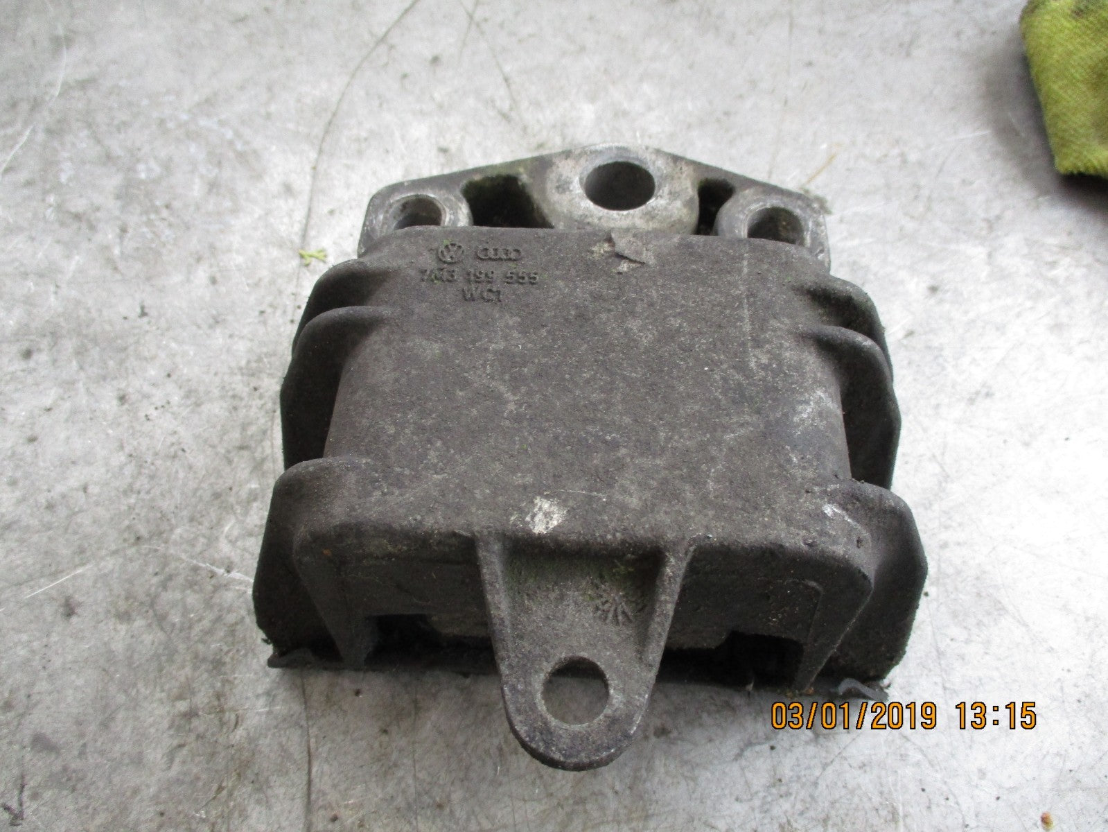 VOLKSWAGEN AUDI ENGINE MOUNT 7M3 199 555