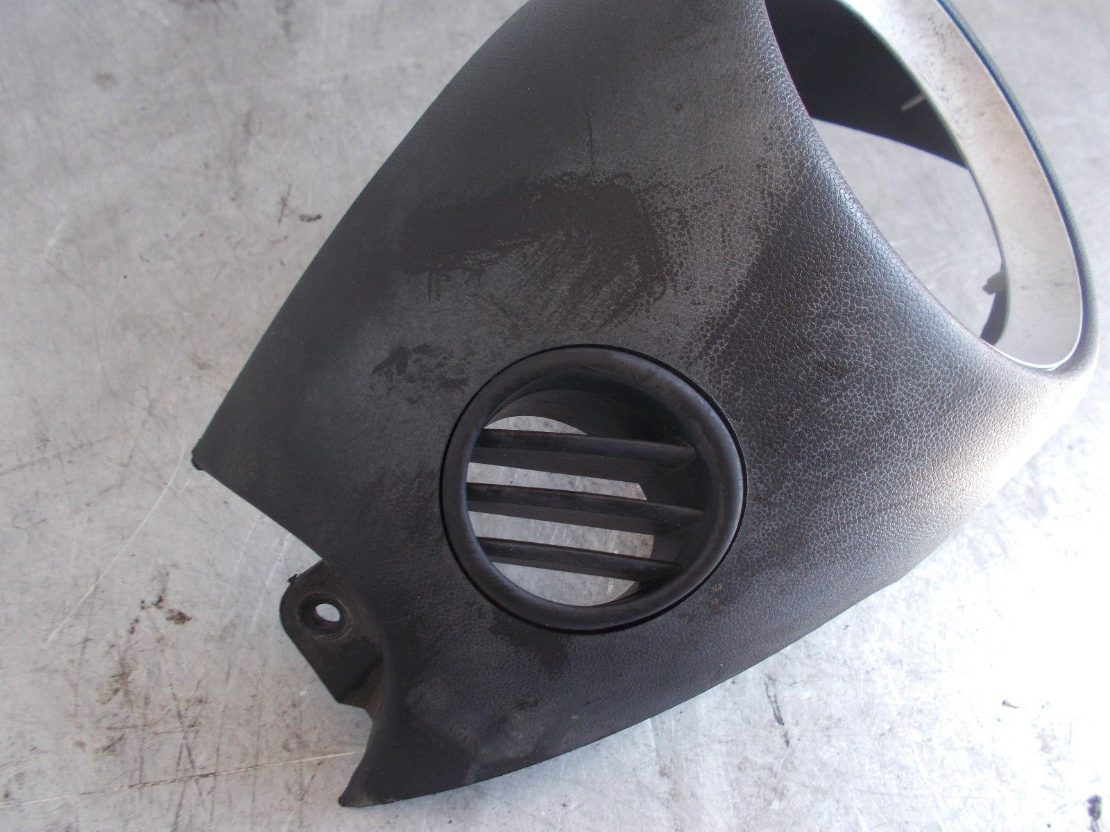 MINI COOPER ONE 2007 OS/ DRIVER SIDE AIR OUTLET PANEL TRIM SILVER 24105309
