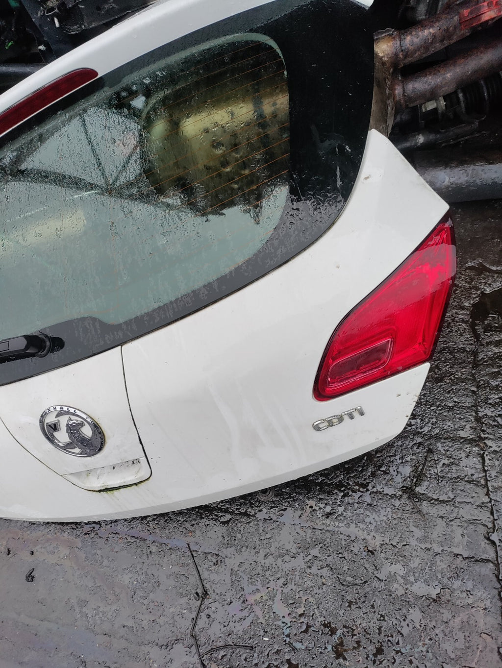 2010 VAUXHALL ASTRA J MK6 COMPLETE GLASS BOOTLID TAILGATE SUMMIT WHITE ZGAZ