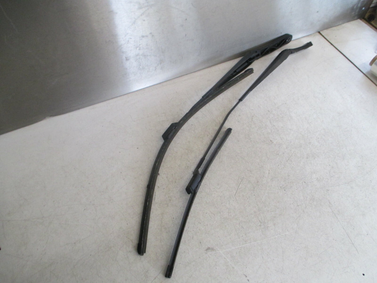SKODA FABIA 2017 NJ FRONT WIPER ARMS X2 PAIR 6V2955410